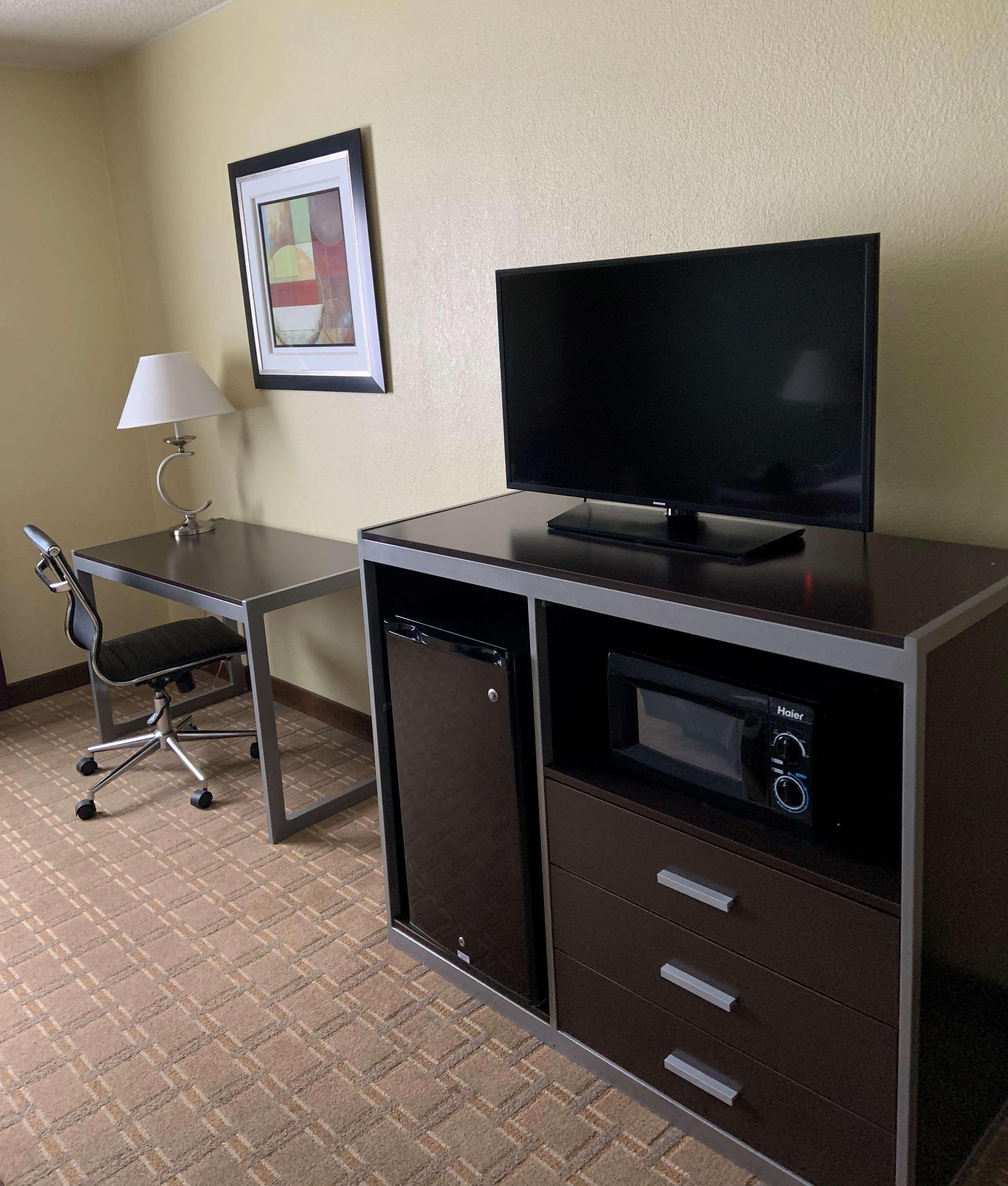 Best Western Airport Inn & Suites Cleveland Brook Park Ngoại thất bức ảnh