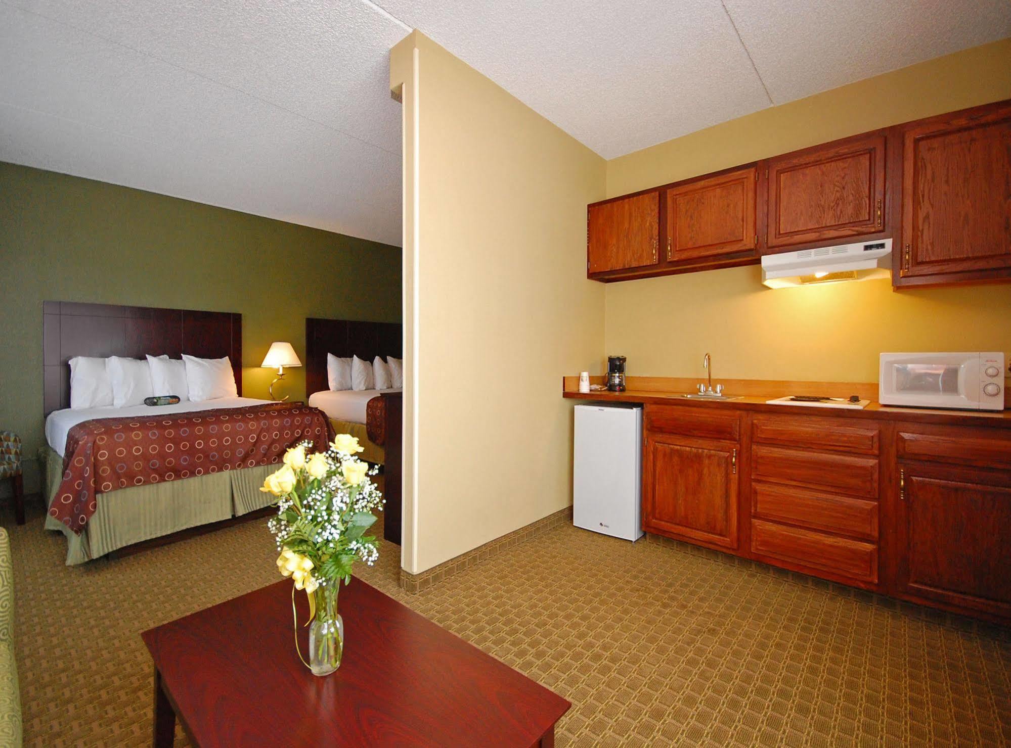 Best Western Airport Inn & Suites Cleveland Brook Park Phòng bức ảnh