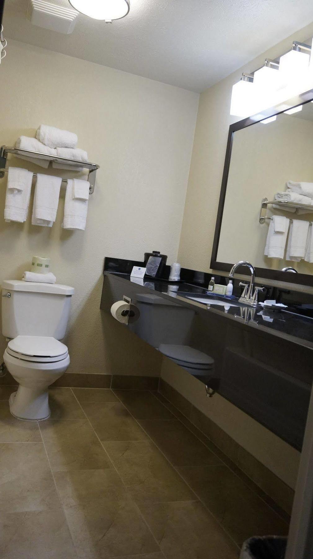 Best Western Airport Inn & Suites Cleveland Brook Park Ngoại thất bức ảnh