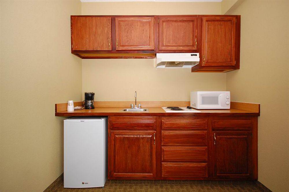 Best Western Airport Inn & Suites Cleveland Brook Park Ngoại thất bức ảnh